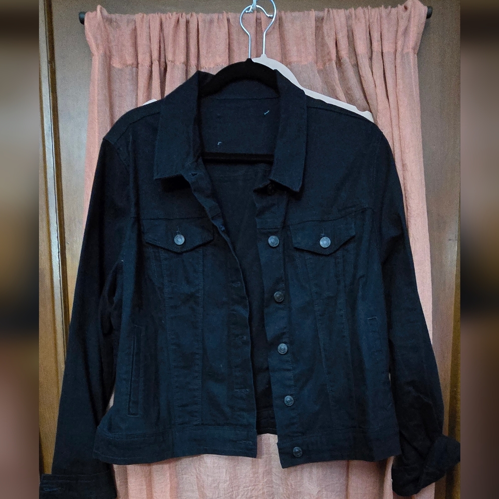Black jean jacket size 2xl nine west